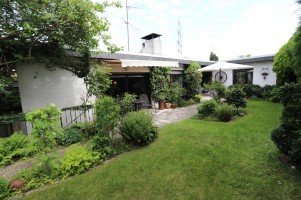 Hauptbild + Kaarst + Bungalow + Bj. 1971 + ca. 383 m² Grundstück + ca. 138 m² Wohnfläche + Garage +