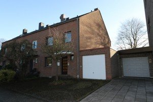 Hauptbild + Kaarst + Reihenendhaus + unrenoviert + ca. 155 m² Wohnfläche + 5 Zimmer + inkl. Einliegerwohnung +