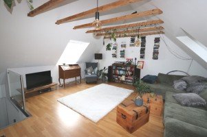Hauptbild + Holzbüttgen + Maisonette-Wohnung + ca. 97 m² Wohnfläche + 2,5 Zimmer + 1 Schlafzimmer + Stellplatz +